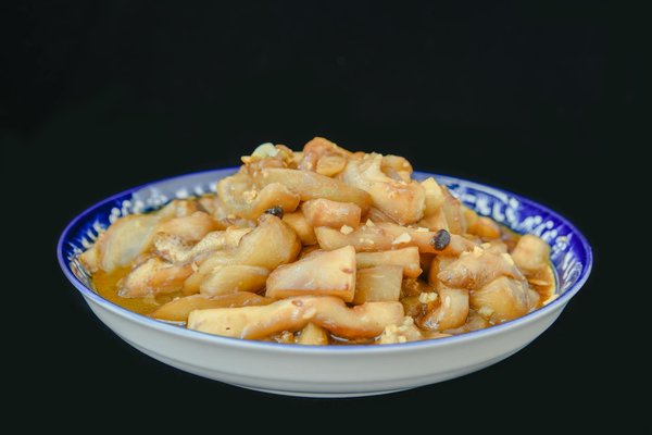 Kreative Einsatzmöglichkeiten von Statement-Stoffen wie Brokat in der modernen Alltagsmode